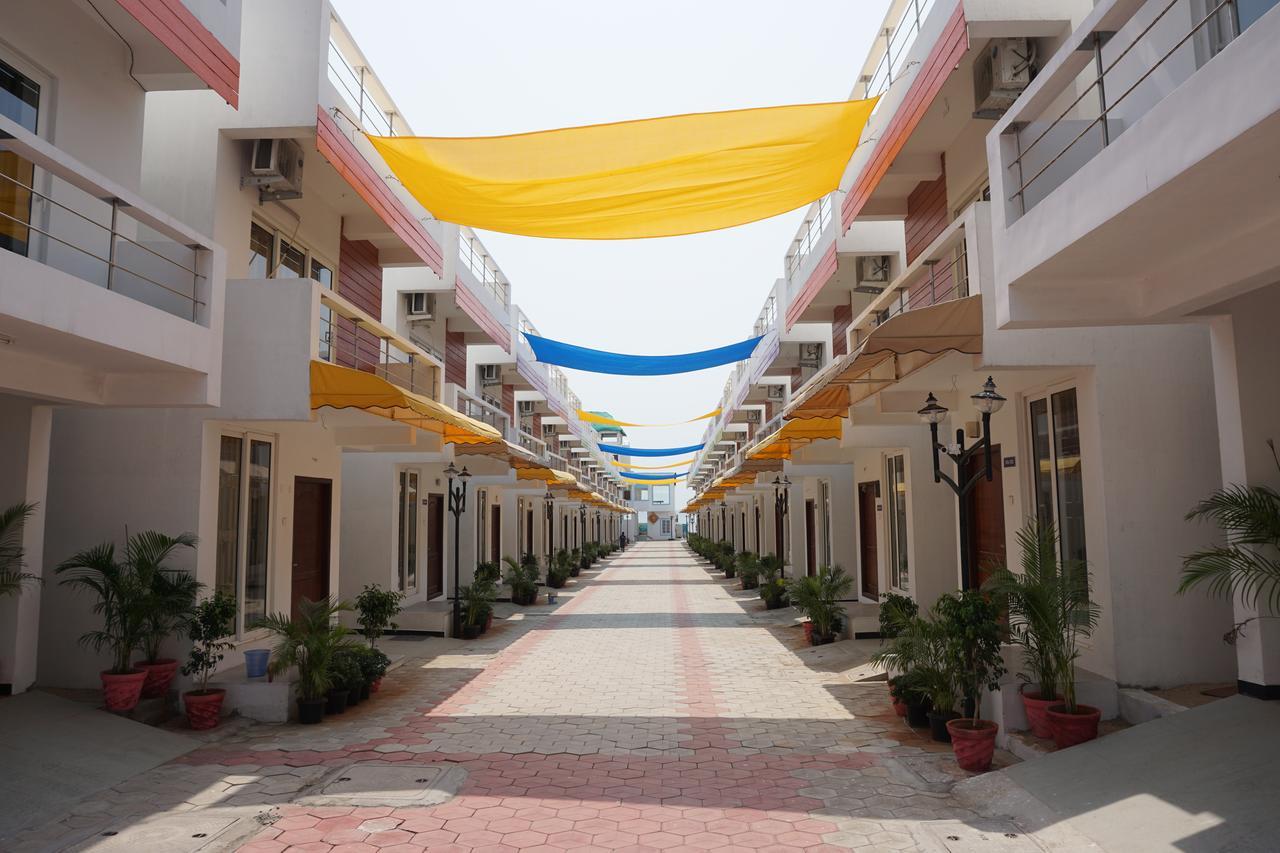 Sea La Vie Covelong Beach Resort Kelambakkam Exterior photo